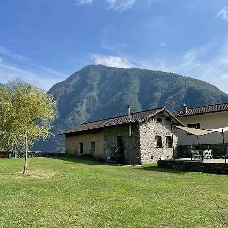 Rustico A Gr Ferienhaus Roveredo
